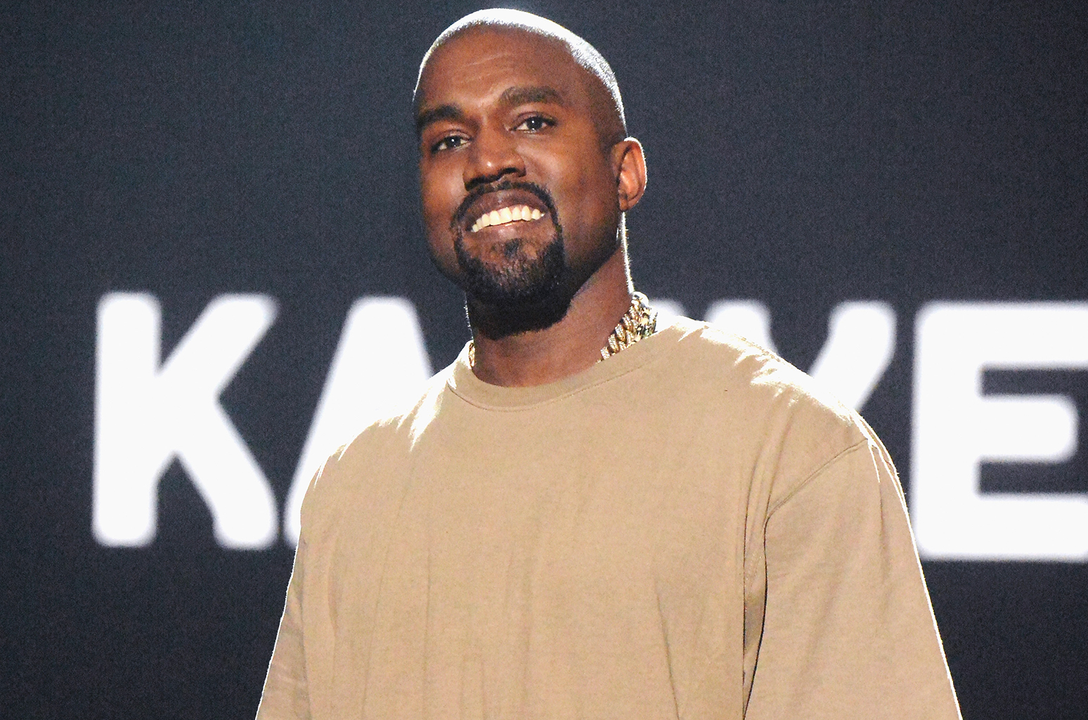 Kanye West ose une couleur de cheveux... Très fantaisiste !