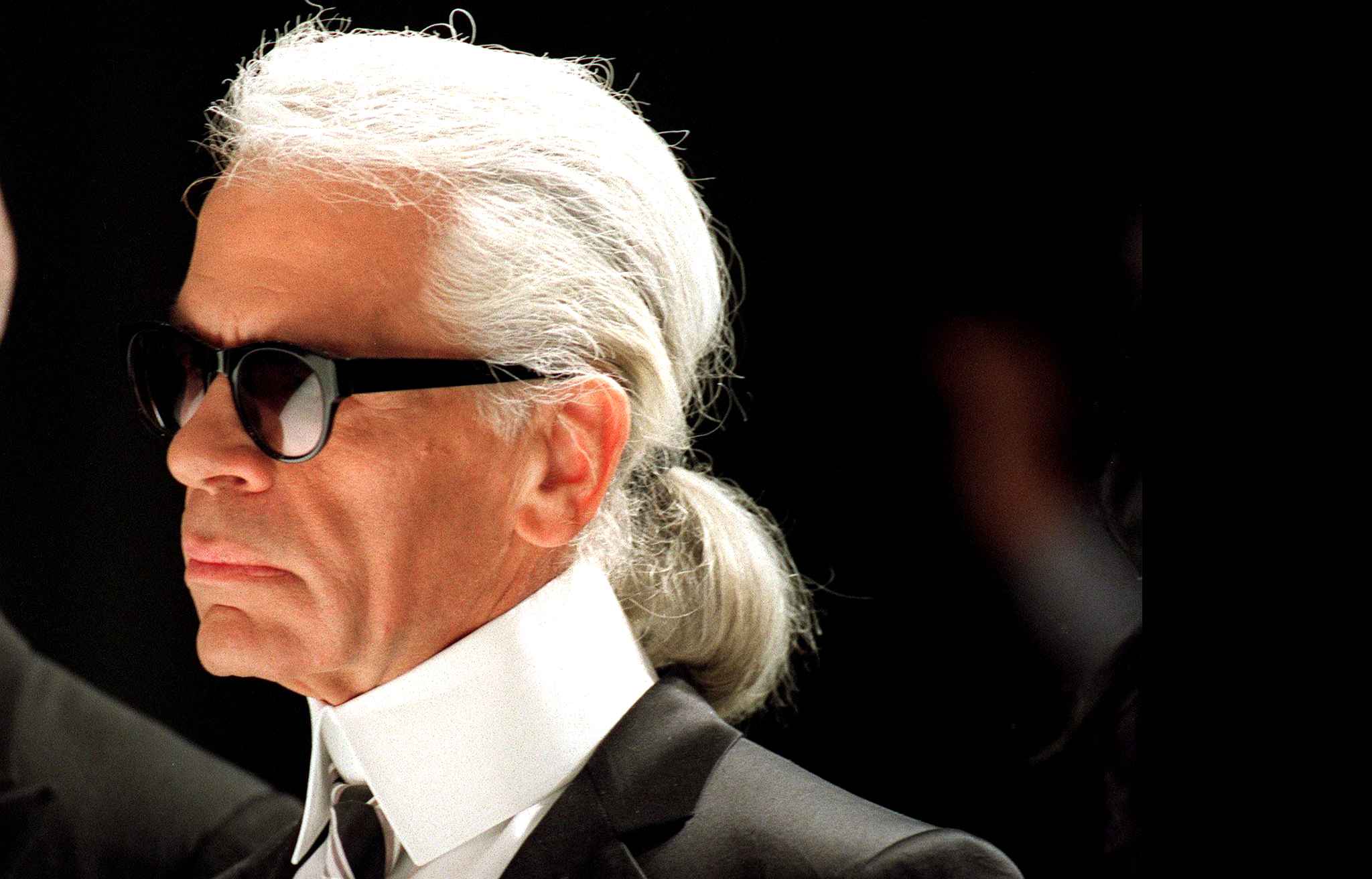 Karl Lagerfeld : Pourquoi il ne se séparait jamais de ses lunettes noires