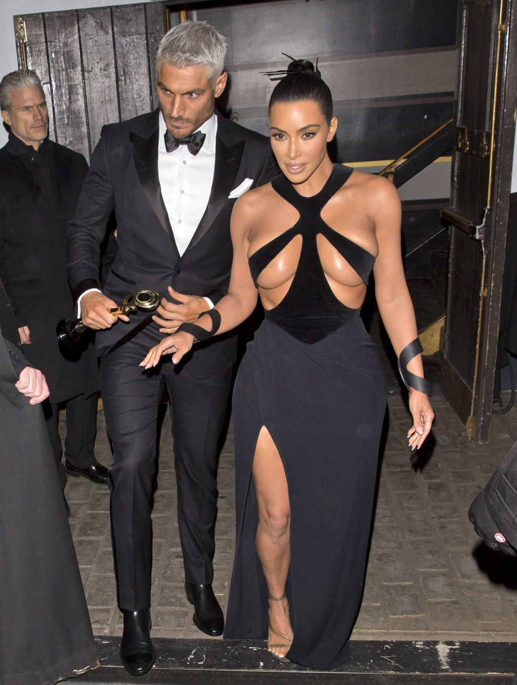 Kim Kardashian s'affiche dans une robe ultra-sexy !