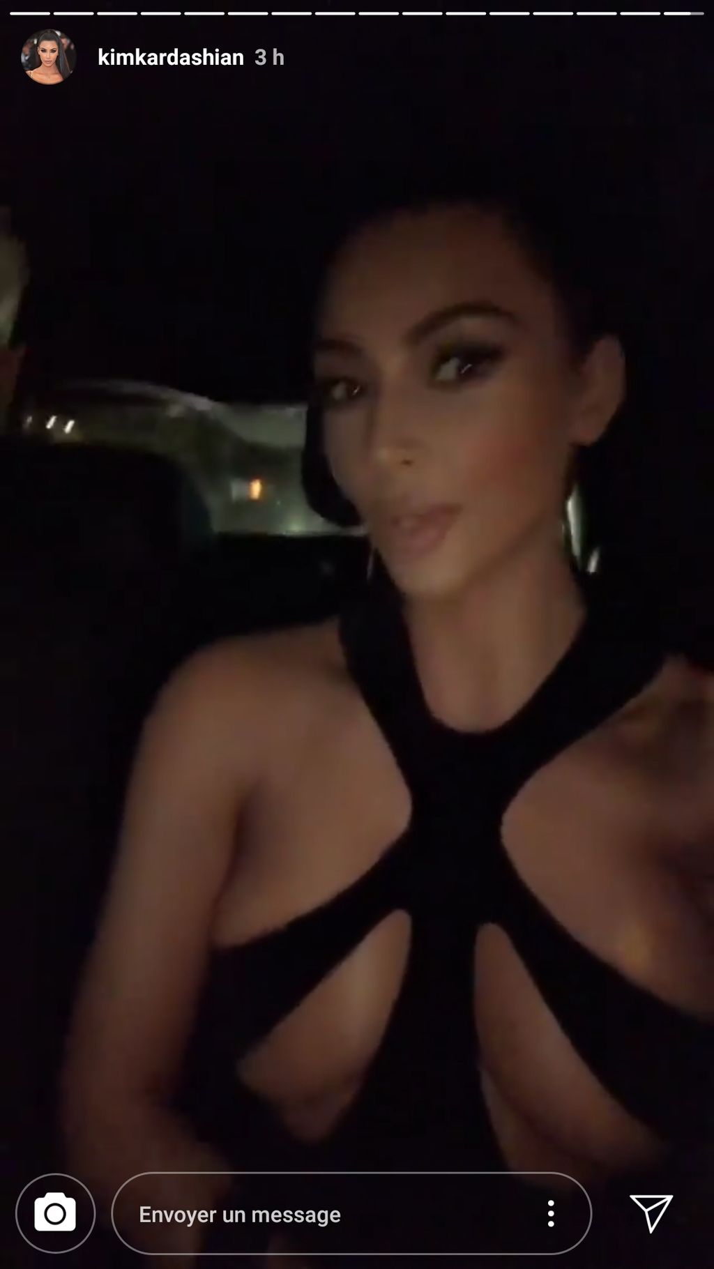 Kim Kardashian s'affiche dans une robe ultra-sexy !