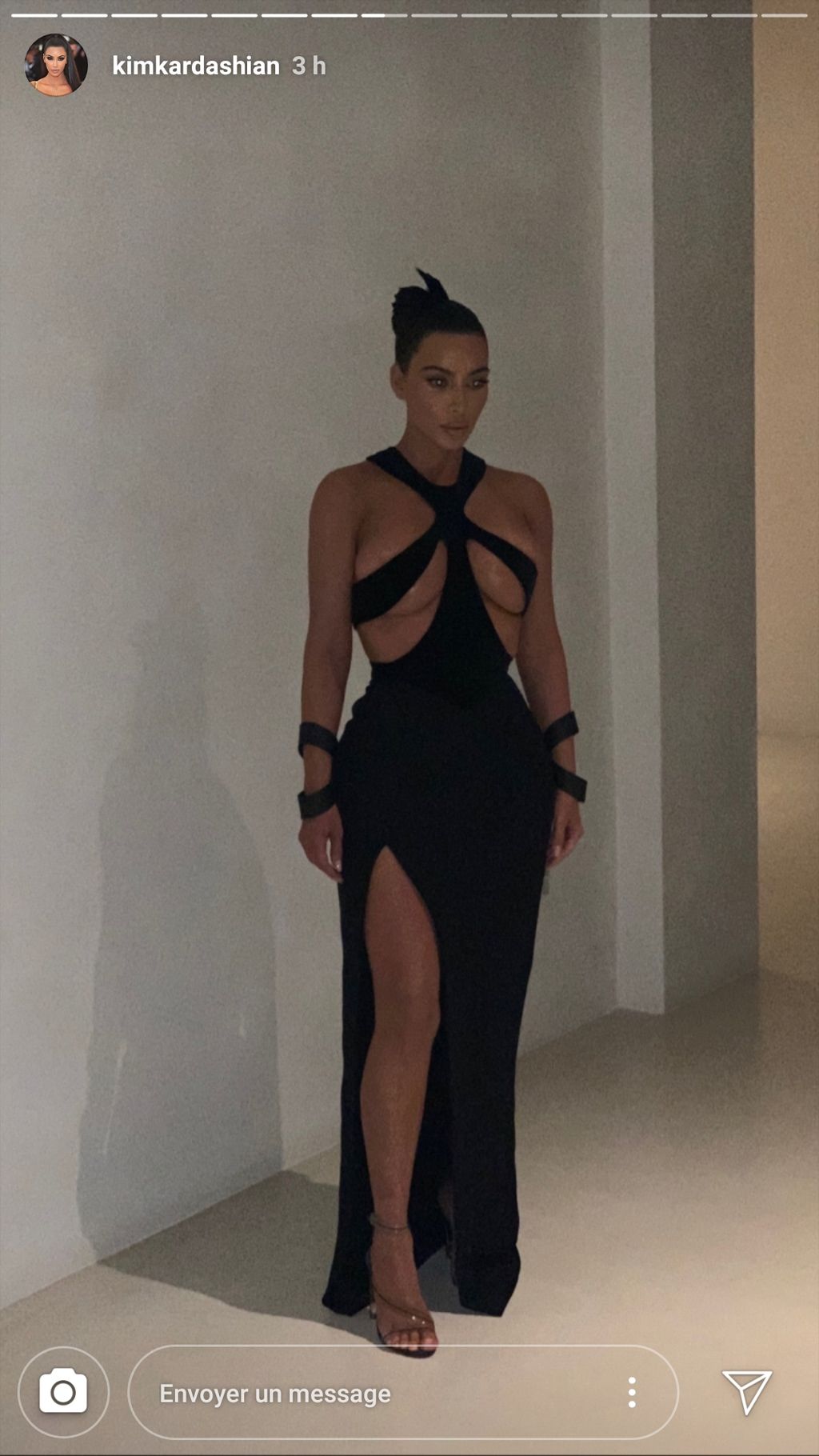 Kim Kardashian s'affiche dans une robe ultra-sexy !