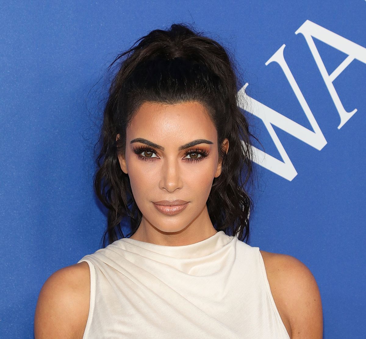 Kim Kardashian : son remède surprenant contre le psoriasis