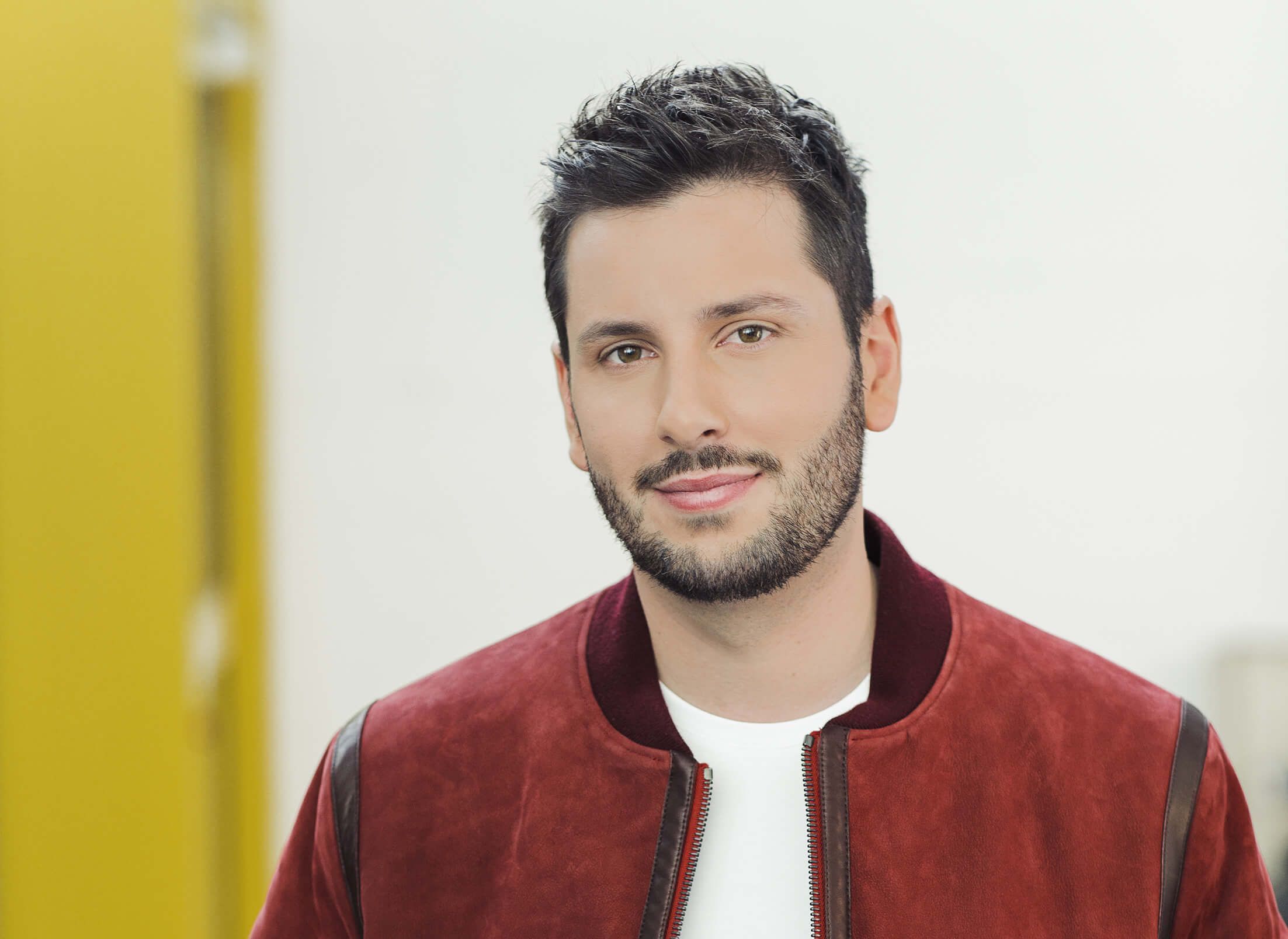 Maxime Guény largué par sa chérie à cause de son attitude déplacée dans TPMP !