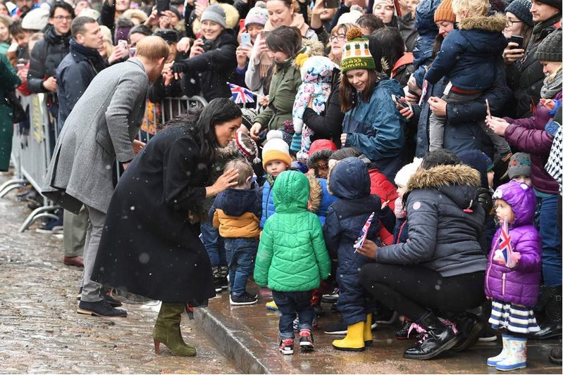 Meghan Markle et le Prince Harry émus par de jeunes fans