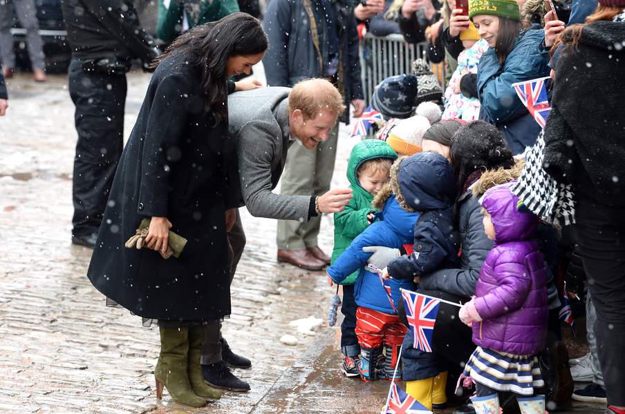 Meghan Markle et le Prince Harry émus par de jeunes fans