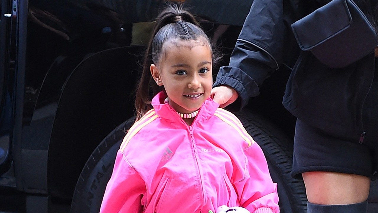 North West : Son très jeune petit ami la couvre de cadeaux pour la Saint Valentin !