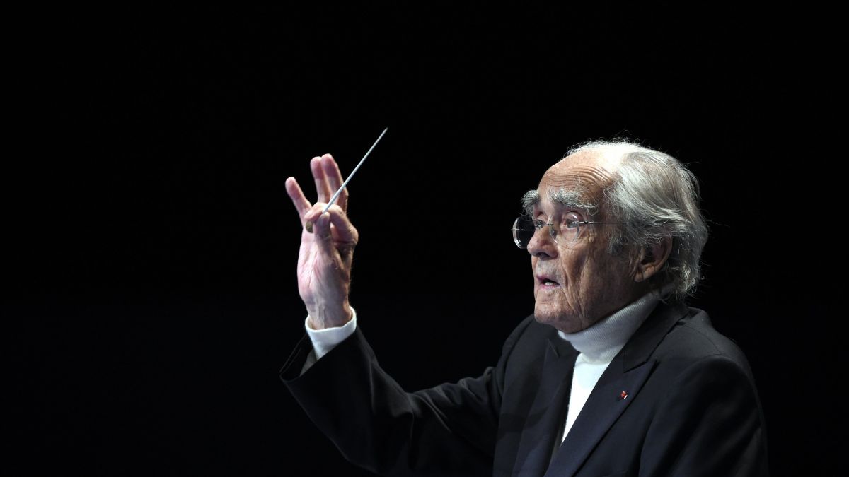 Obsèques de Michel Legrand : De Brigitte Macron à Smaïn, de nombreuses personnalités rendent hommage au compositeur