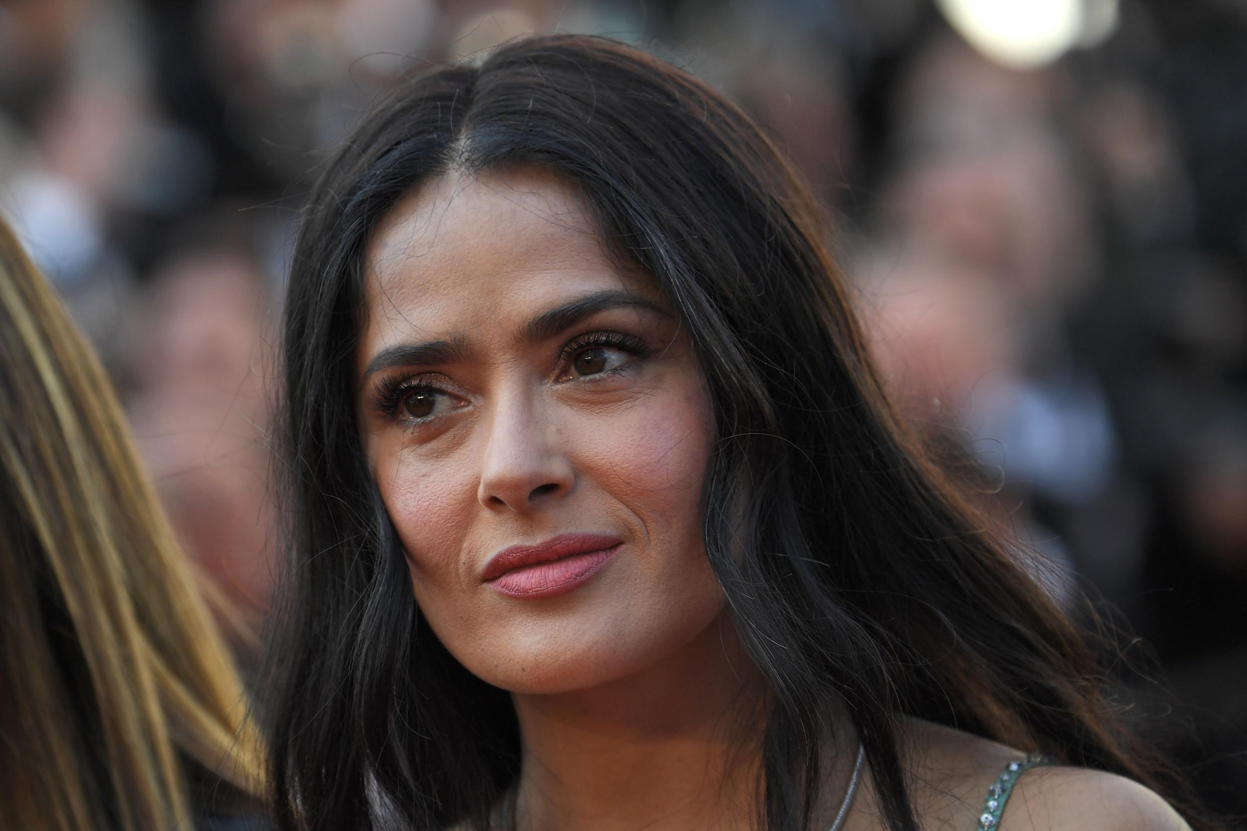 Salma Hayek : sublime, l'actrice assume ses cheveux blancs