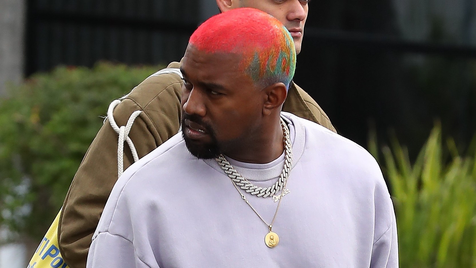 Kanye West ose une couleur de cheveux... Très fantaisiste !