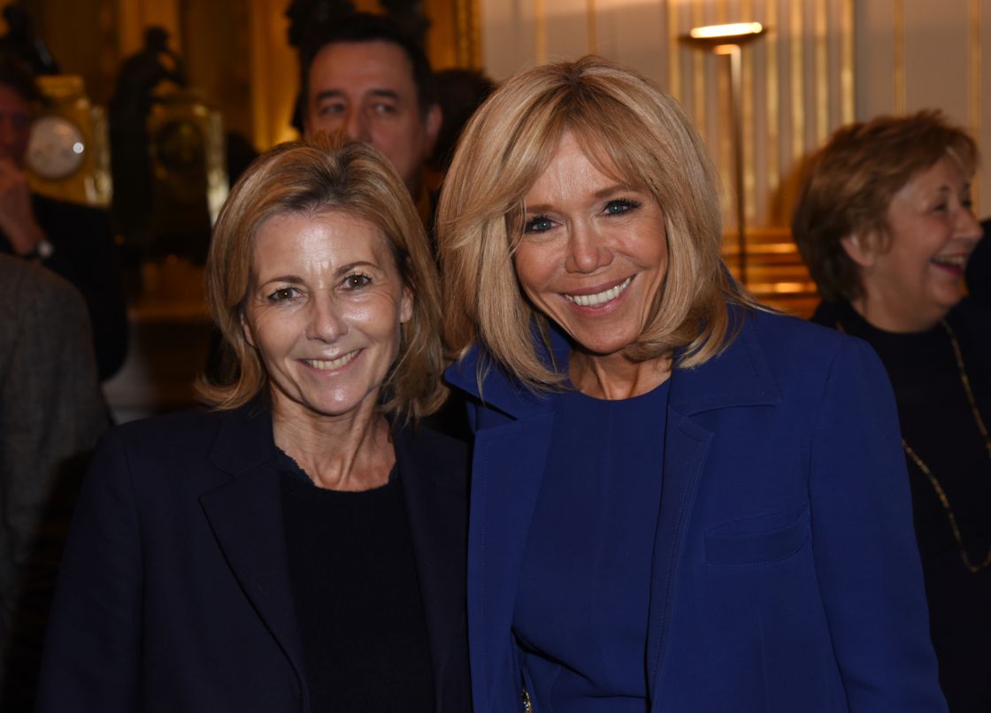 Brigitte Macron rayonnante aux côtés de Claire Chazal