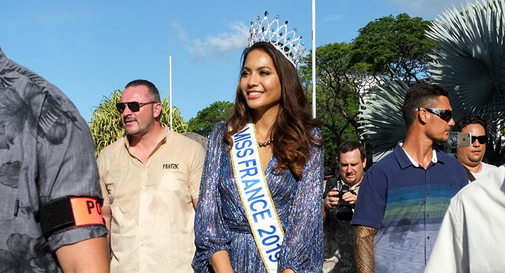 Vaimalama Chaves (Miss France 2019) évoque ses amours : "Je peux aimer les filles aussi !"