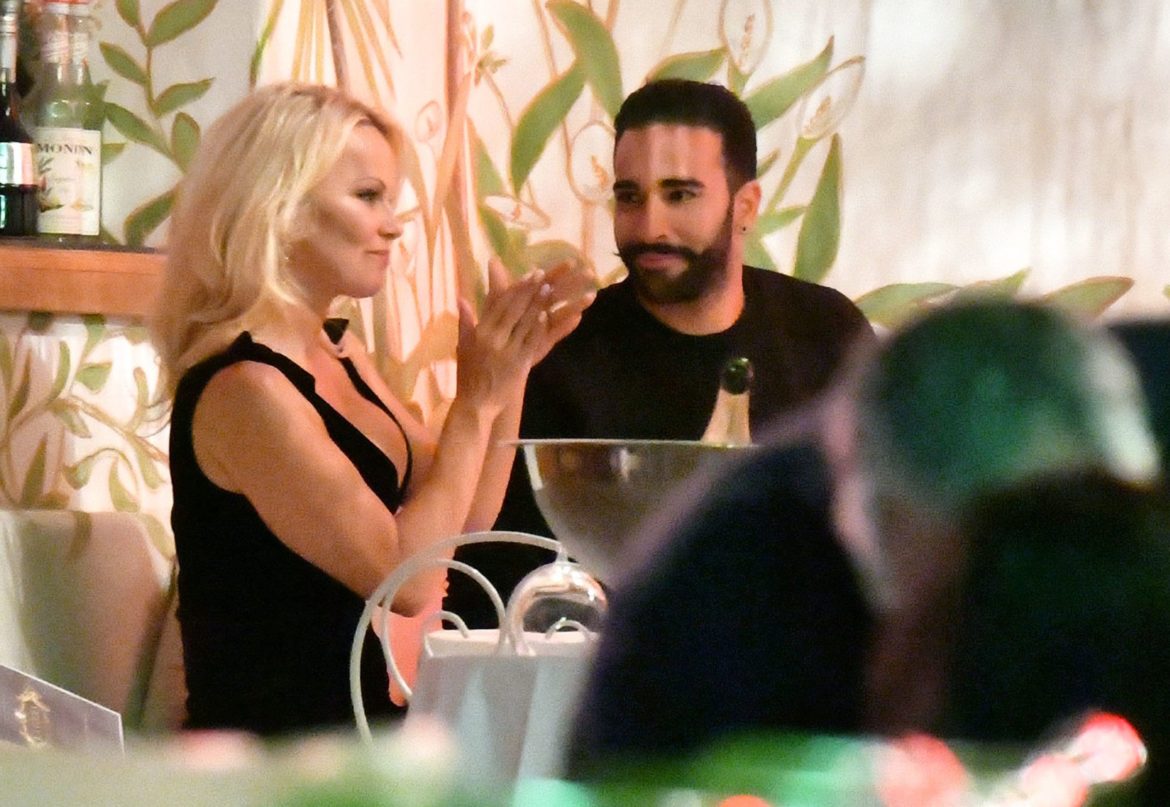 Adil Rami n'en fait pas assez pour Pamela Anderson : "je ne suis pas prêt"