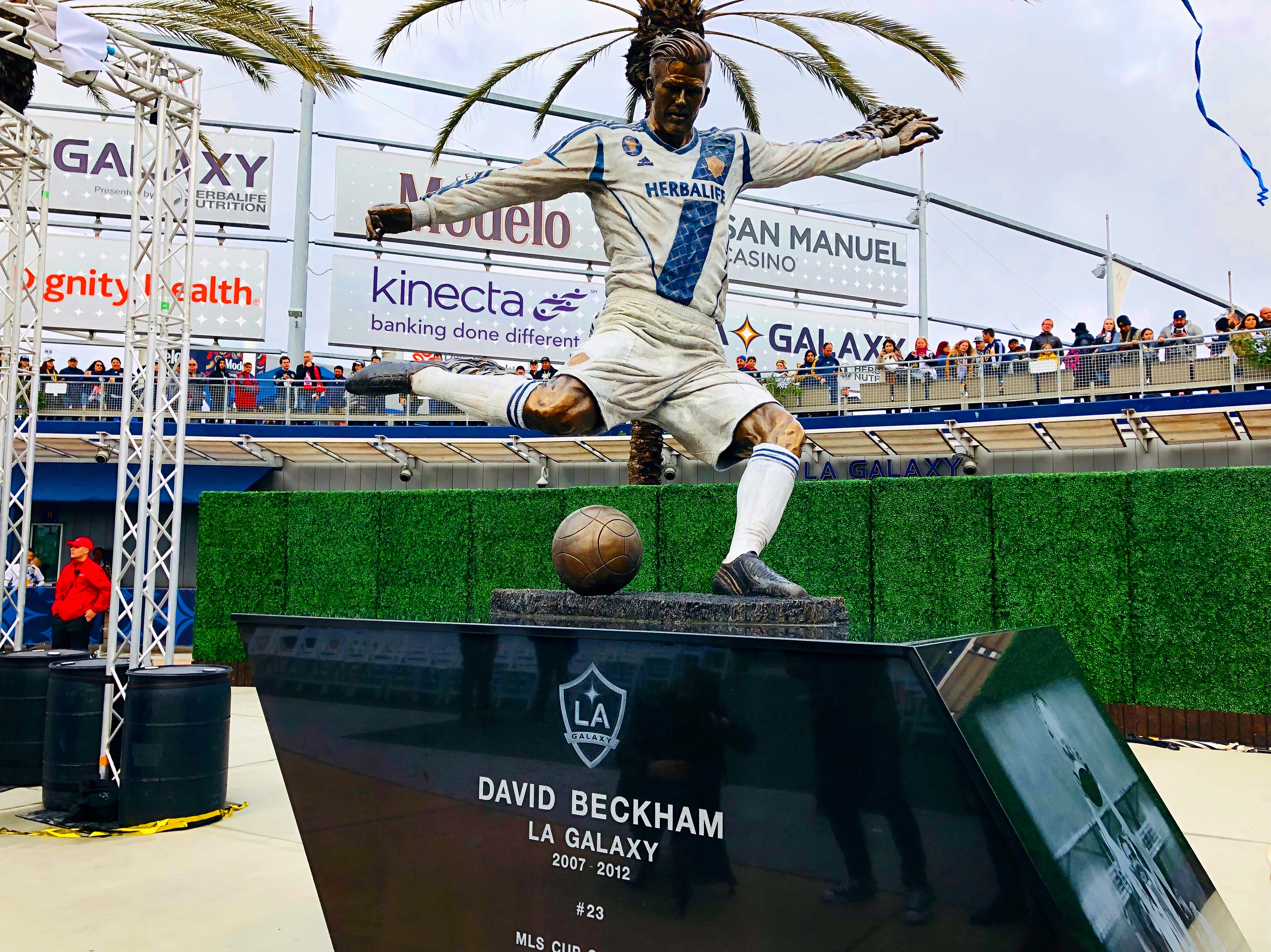 David Beckham a sa statue devant le stade du LA Galaxy