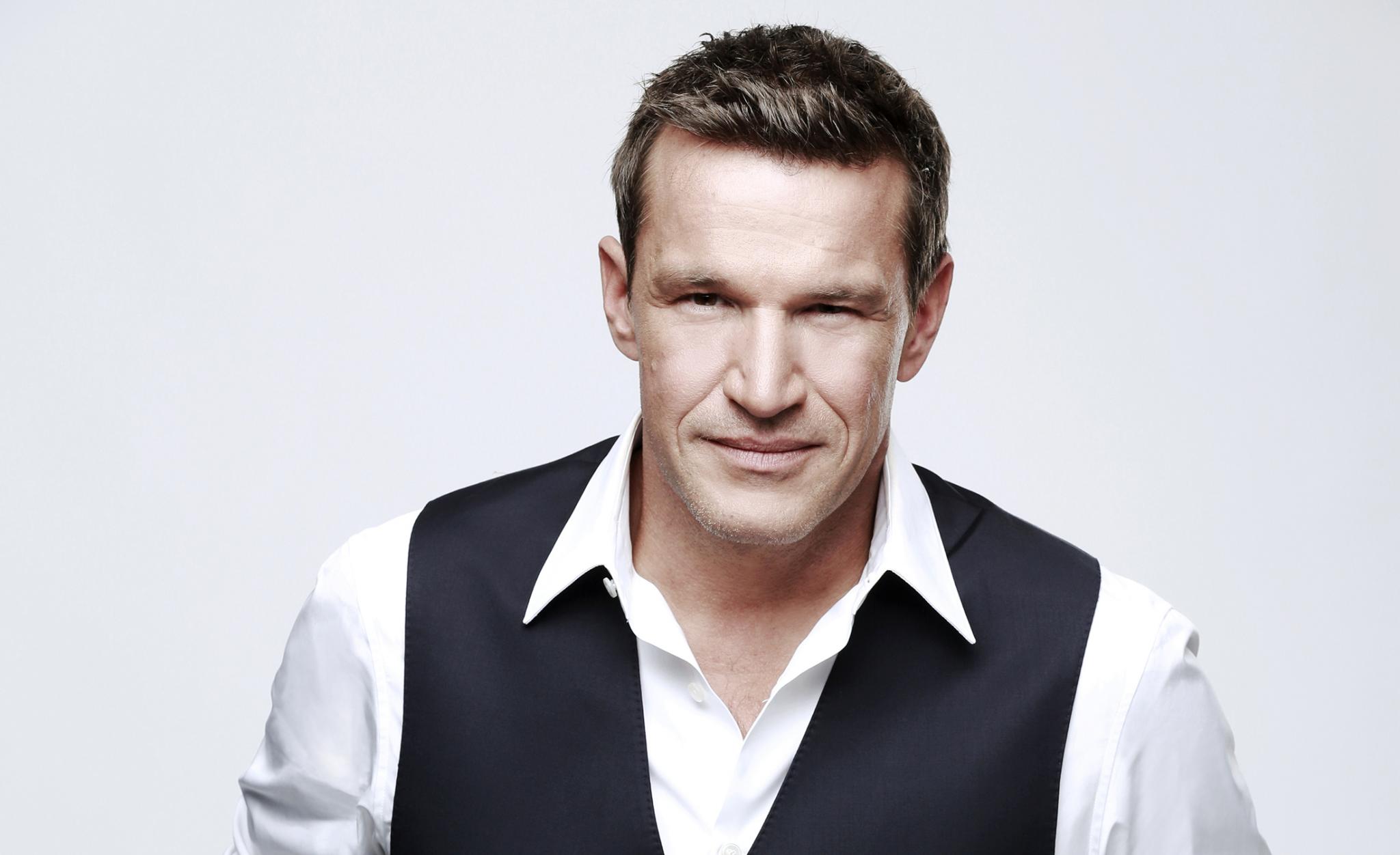 Benjamin Castaldi en froid avec Line Renaud ? Il sort du silence !