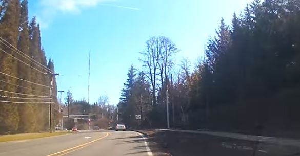 Ce conducteur évite la catastrophe de justesse !