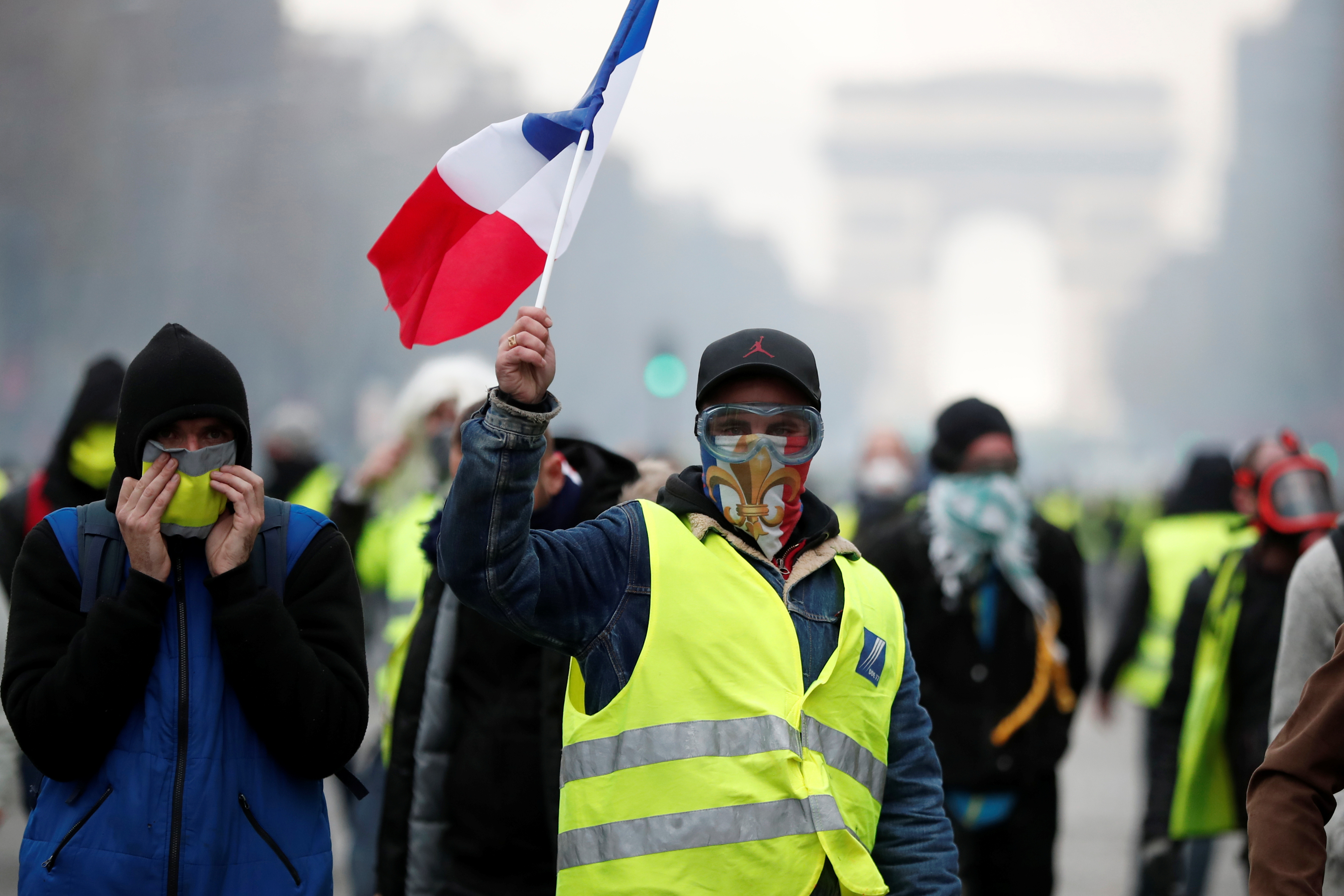 Gilets jaunes : les internautes se déchaînent sur une élue qui s'est moquée d'une petite fille