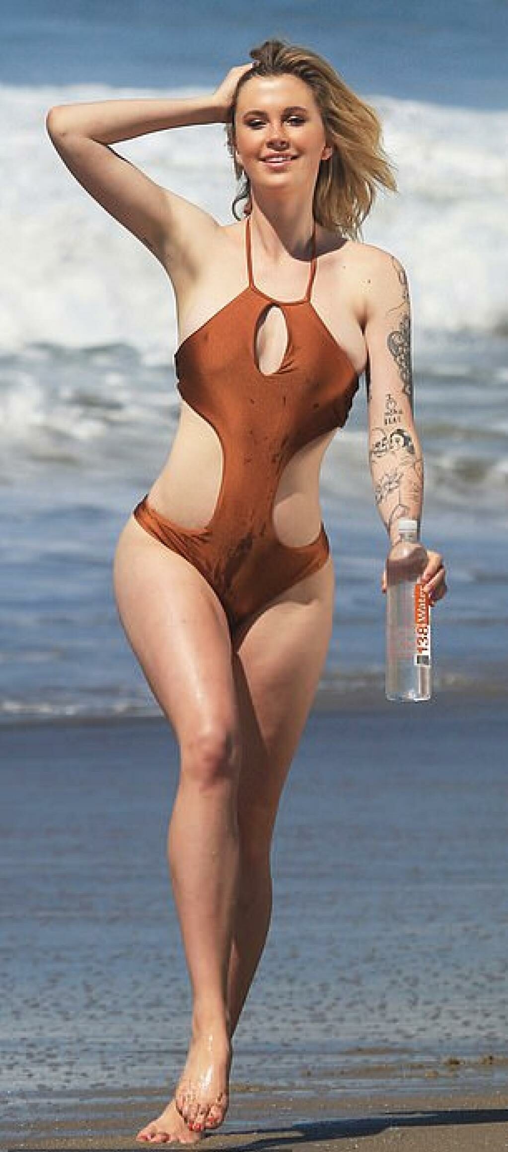 Ireland Baldwin : en mini bikini, elle affole les internautes