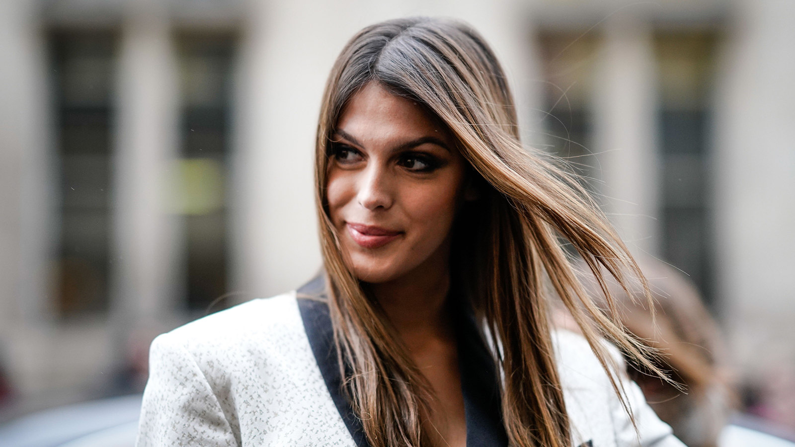 Iris Mittenaere : accusée d'avoir fait de la chirurgie esthétique, elle se défend !