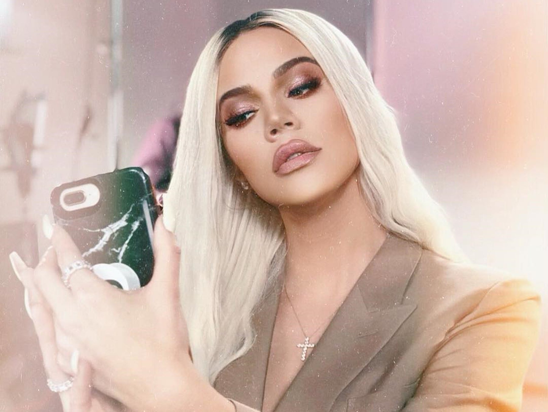 Khloe Kardashian : accusée d'utiliser Photoshop, elle ferme les commentaires Instagram