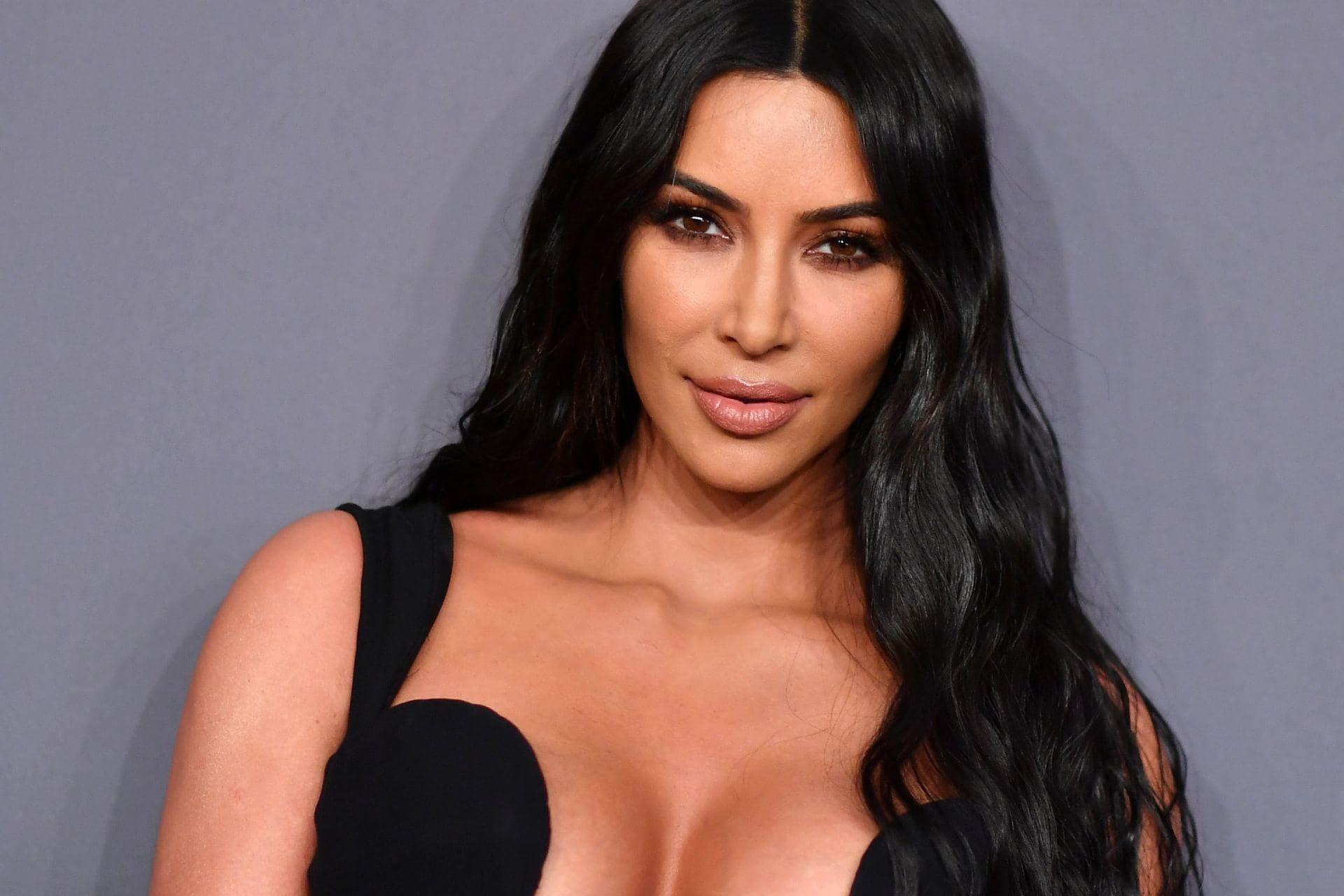 Kim Kardashian s'affiche au naturel pour montrer son psoriasis