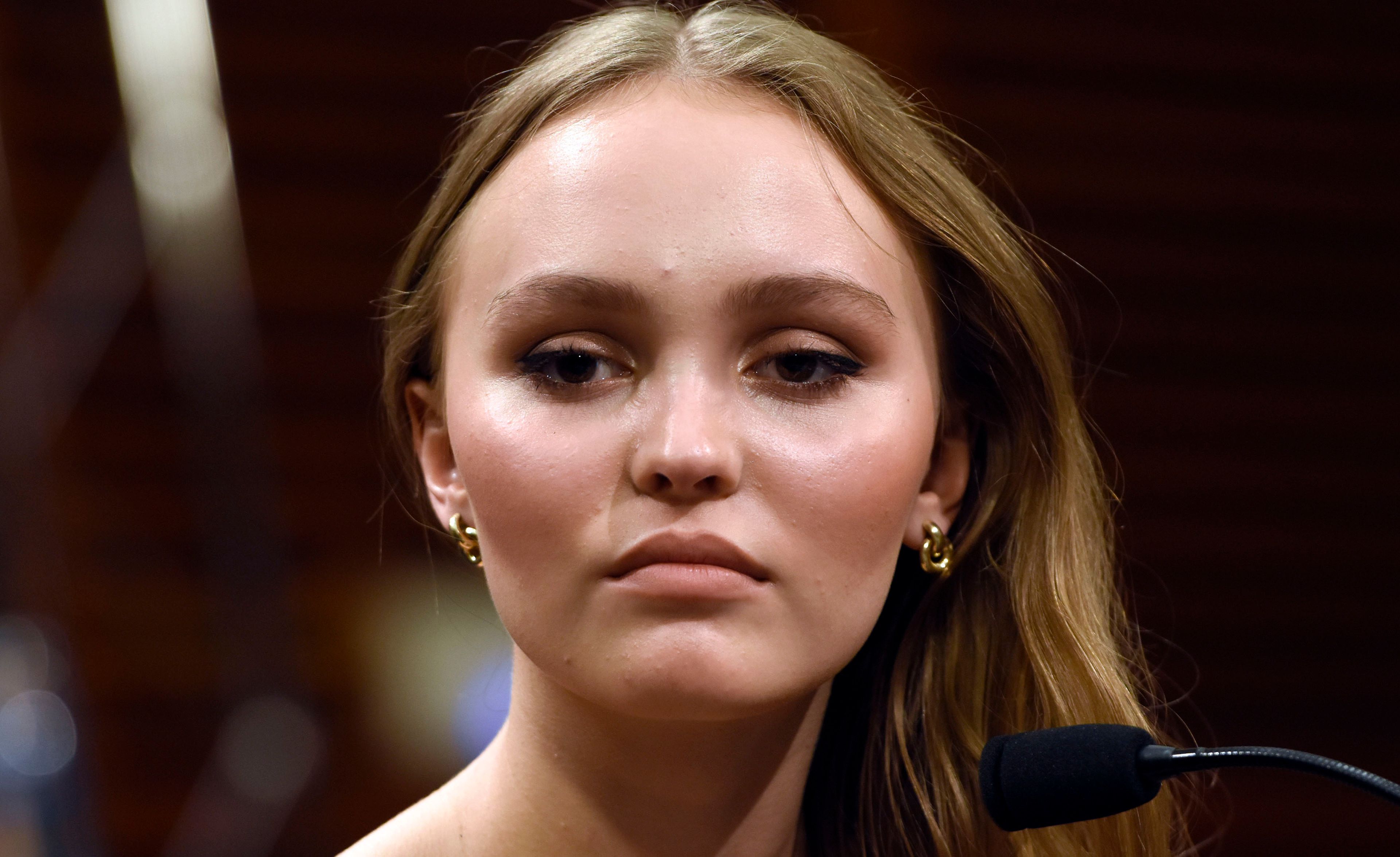 Lily-Rose Depp : son cliché très sexy en bikini avec une amie