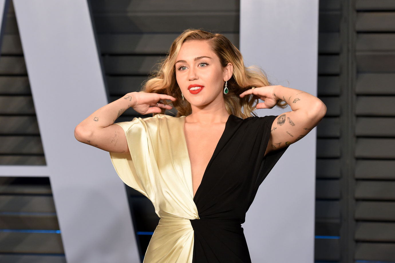 Miley Cyrus pose nue au soleil pour la bonne cause