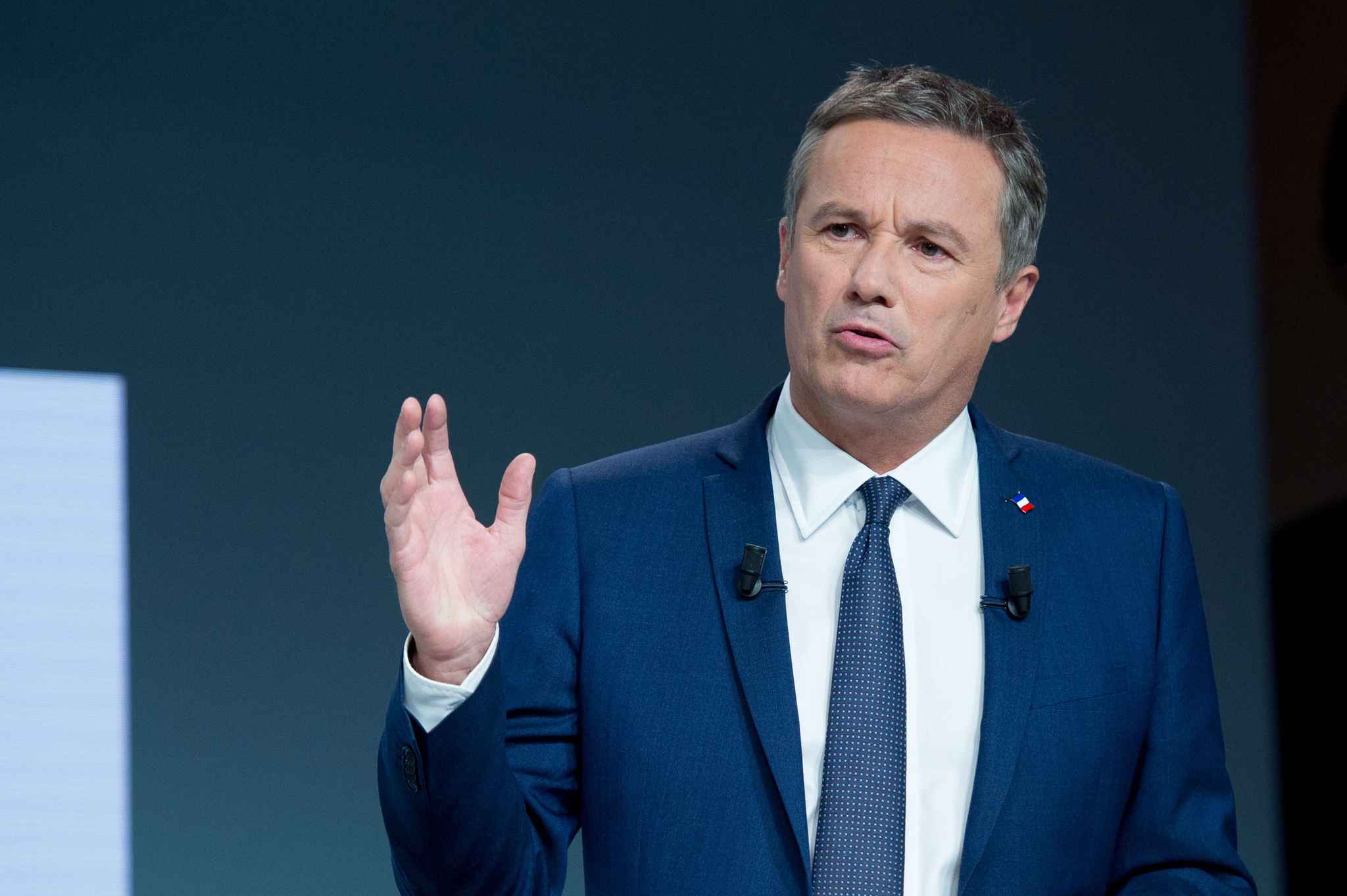 Nicolas Dupont-Aignan se fait virer de l'émission &quot;C à vous&quot;