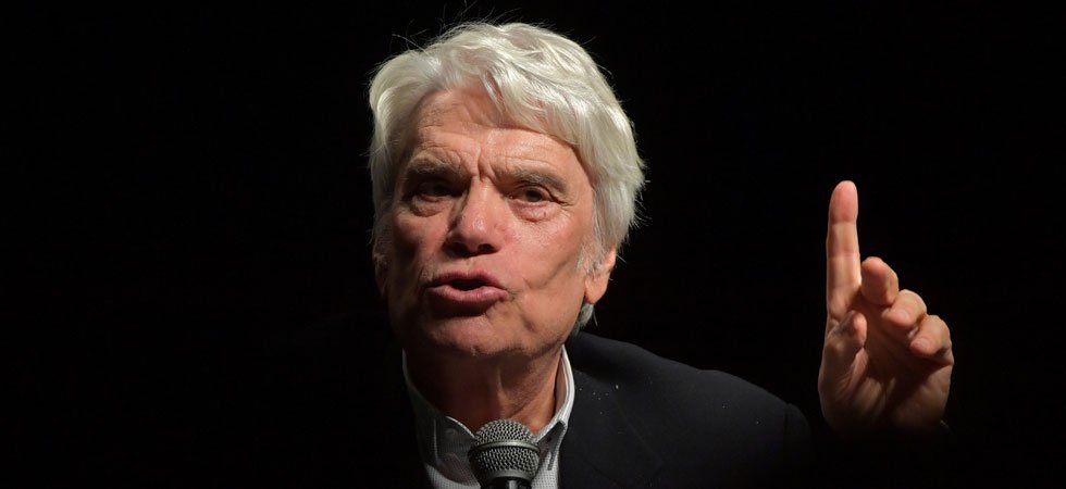 Quand Bernard Tapie remballe vertement un journaliste