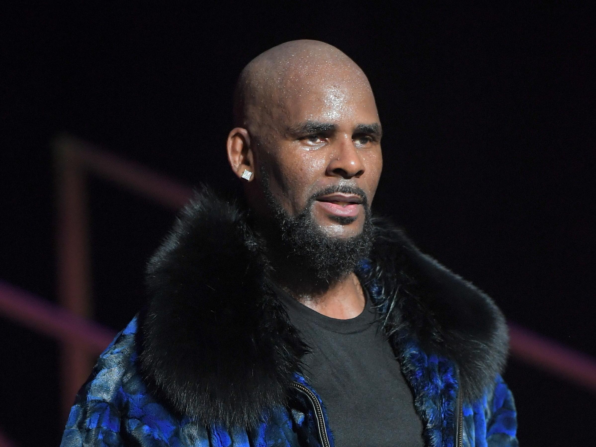 R. Kelly en larmes : Il s’exprime enfin sur les accusations dont il est la cible