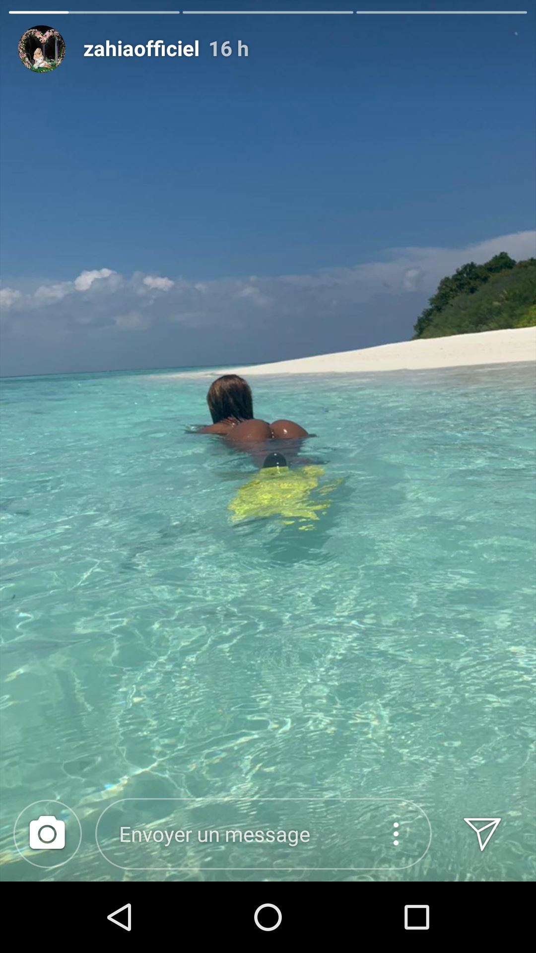 Zahia Dehar offre une vue imparable à ses fans en faisant de la plongée