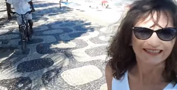 Alors qu'elle prenait un selfie une touriste se fait voler son téléphone