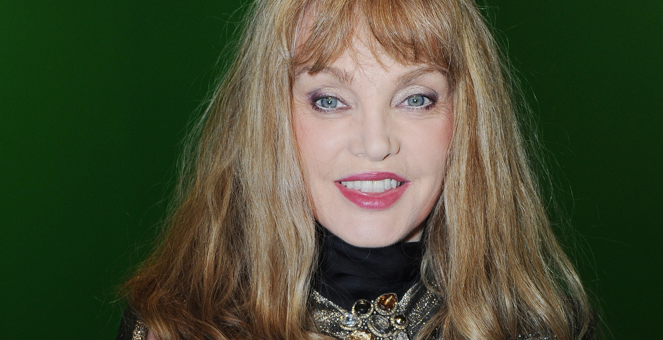 Arielle Dombasle : son hommage pour Notre-Dame de Paris amuse beaucoup les internautes