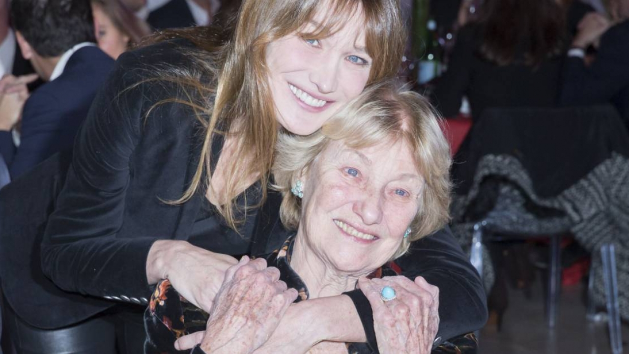Carla Bruni dévoile des photos de sa mère plus jeune : Leur ressemblance impressionne !
