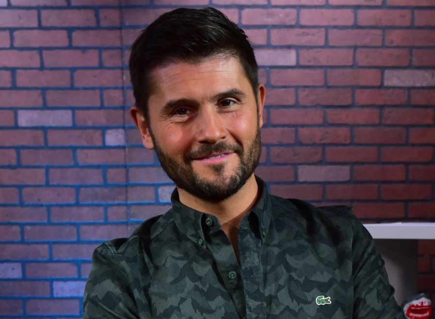 Christophe Beaugrand : Il dénonce les homophobes sur Twitter !