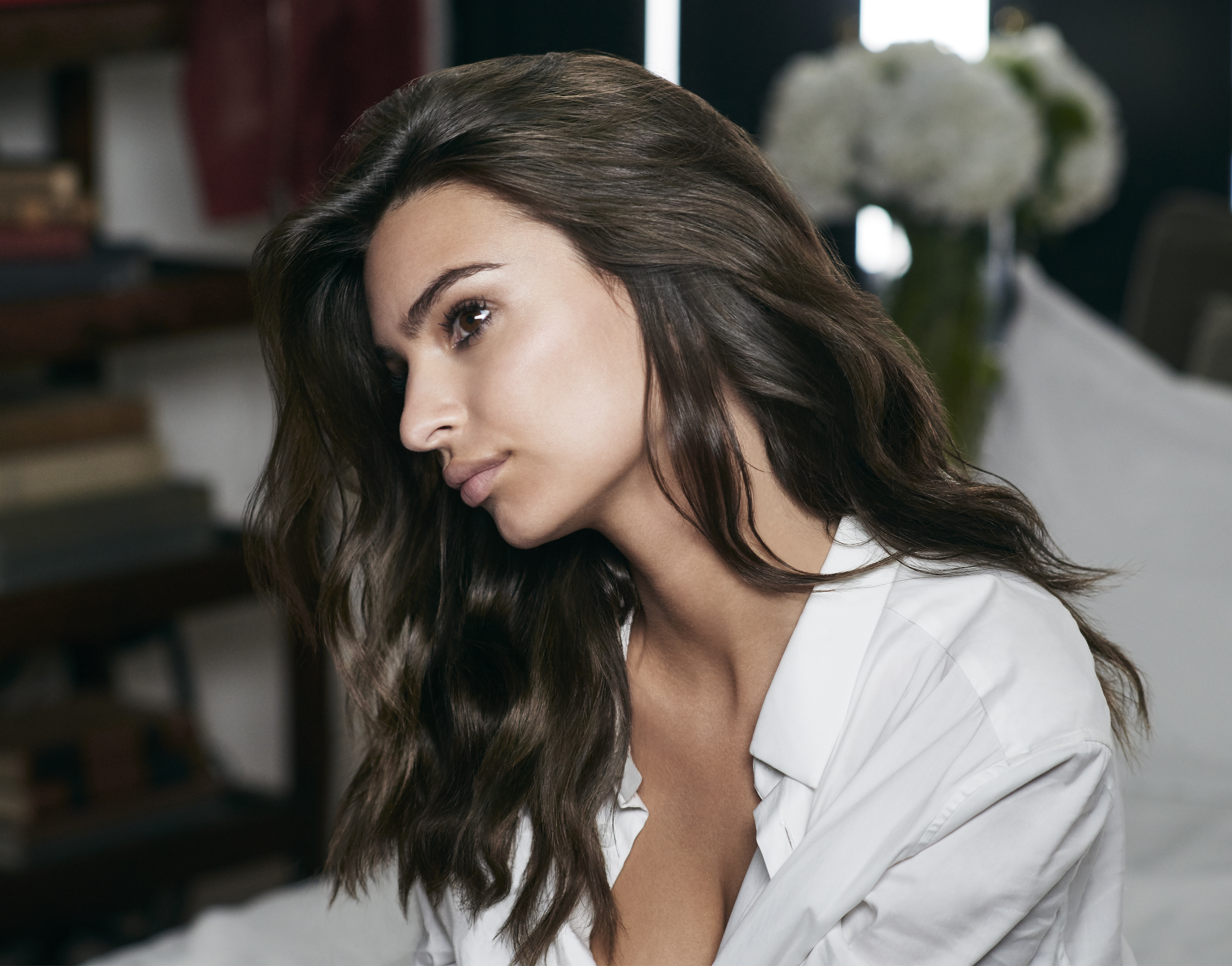 Emily Ratajkowski sort le grand jeu dans un mini bikini