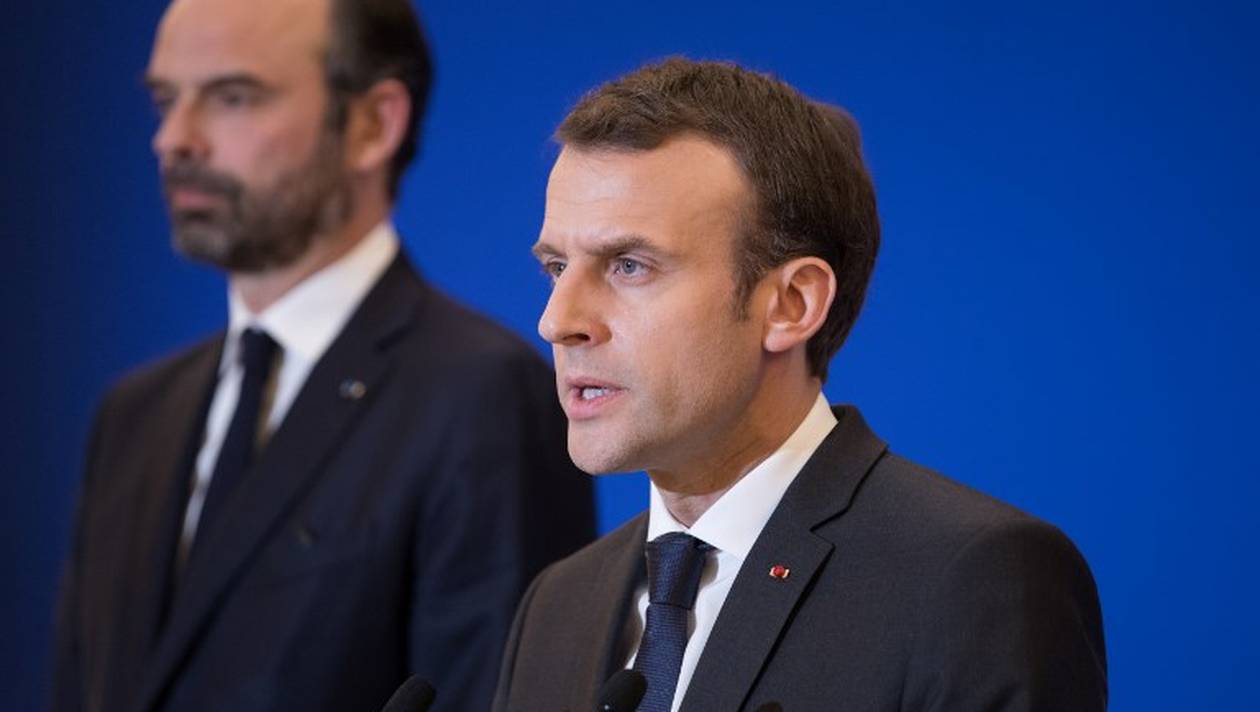 Emmanuel Macron : Sa profonde blessure de l’enfance qui conditionne son « besoin absolu de séduire »