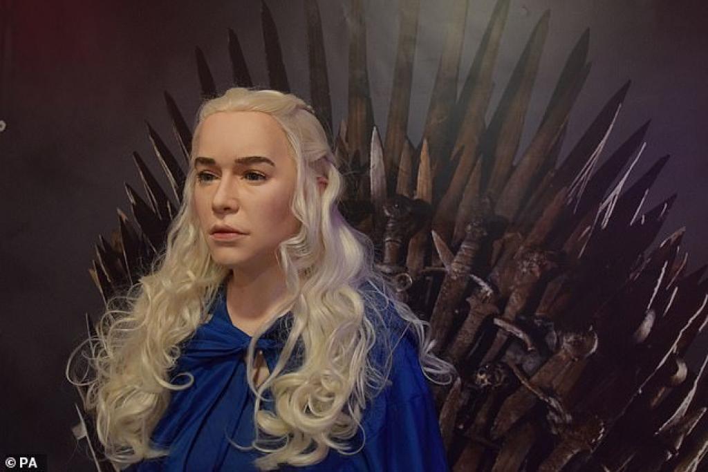 Game of Thrones : la statue de cire d'Emilia Clarke est absolument ridicule !