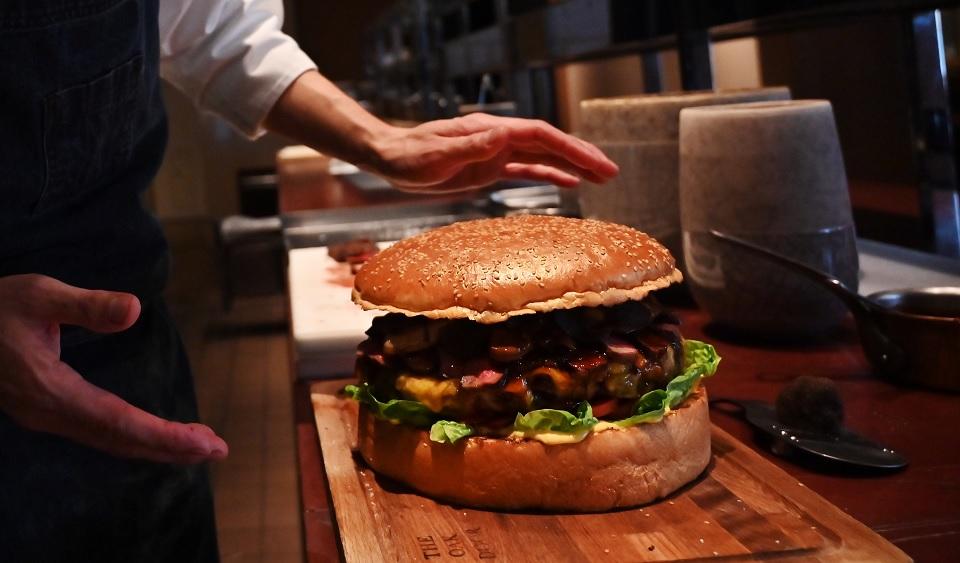 Japon : Un énorme Burger vendu 800 euros !