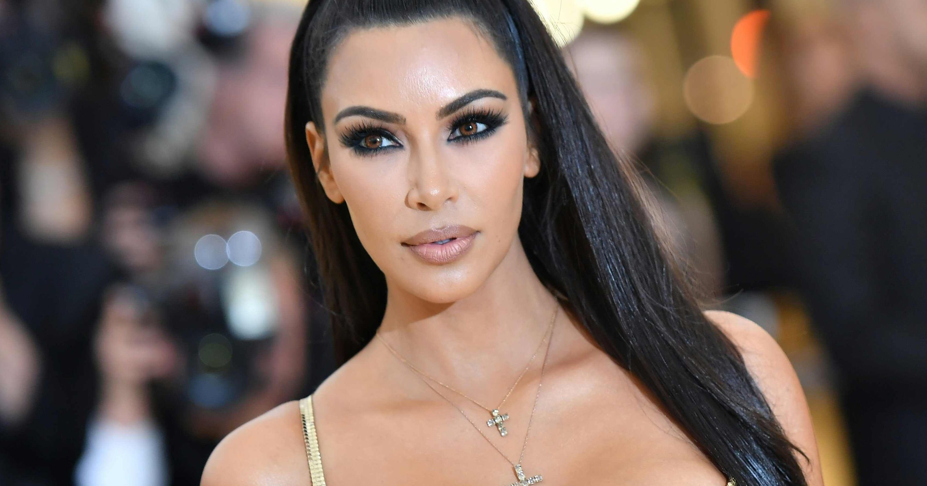 Kim Kardashian : son nouveau body argenté va vous donner très chaud