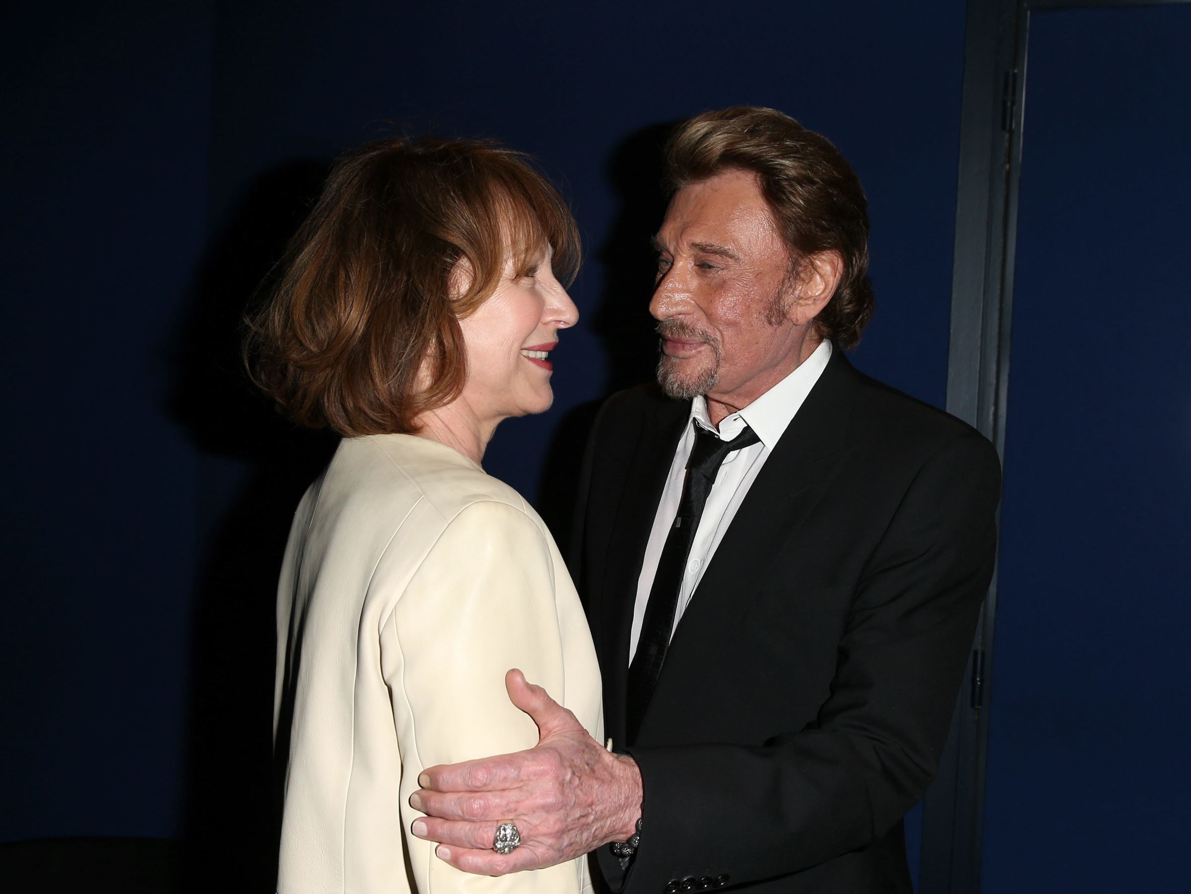 Nathalie Baye : Cette photo avec Johnny Hallyday qui divise !