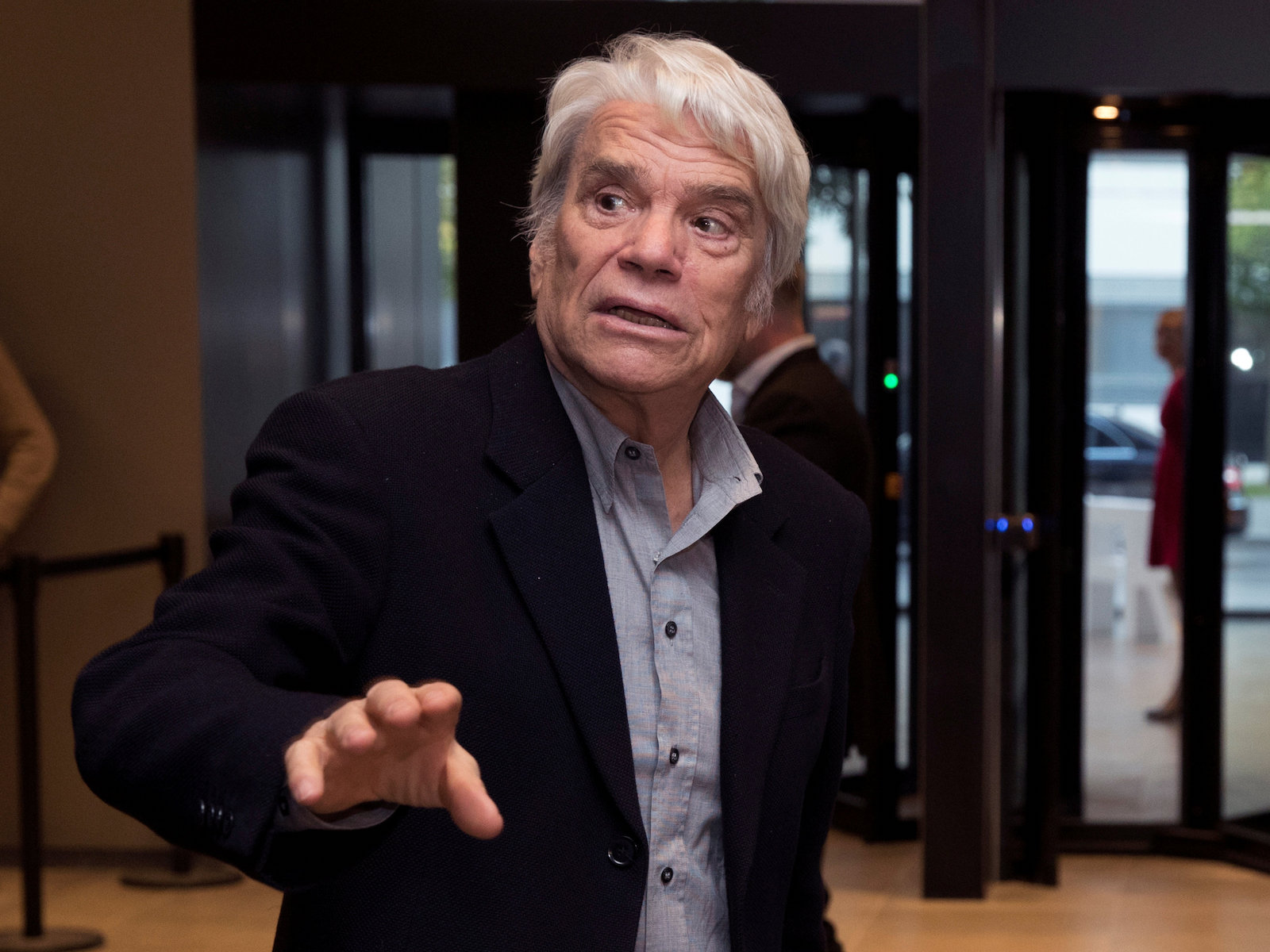 Bernard Tapie face au cancer : &quot;On va recommencer la chimio&quot;