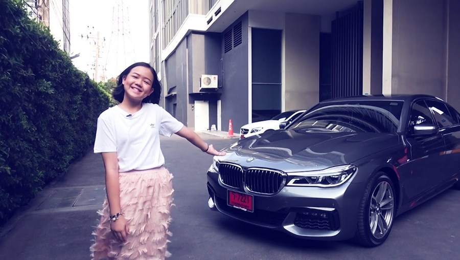 Célèbre Youtubeuse, elle s’offre une BMW pour ses 12 ans
