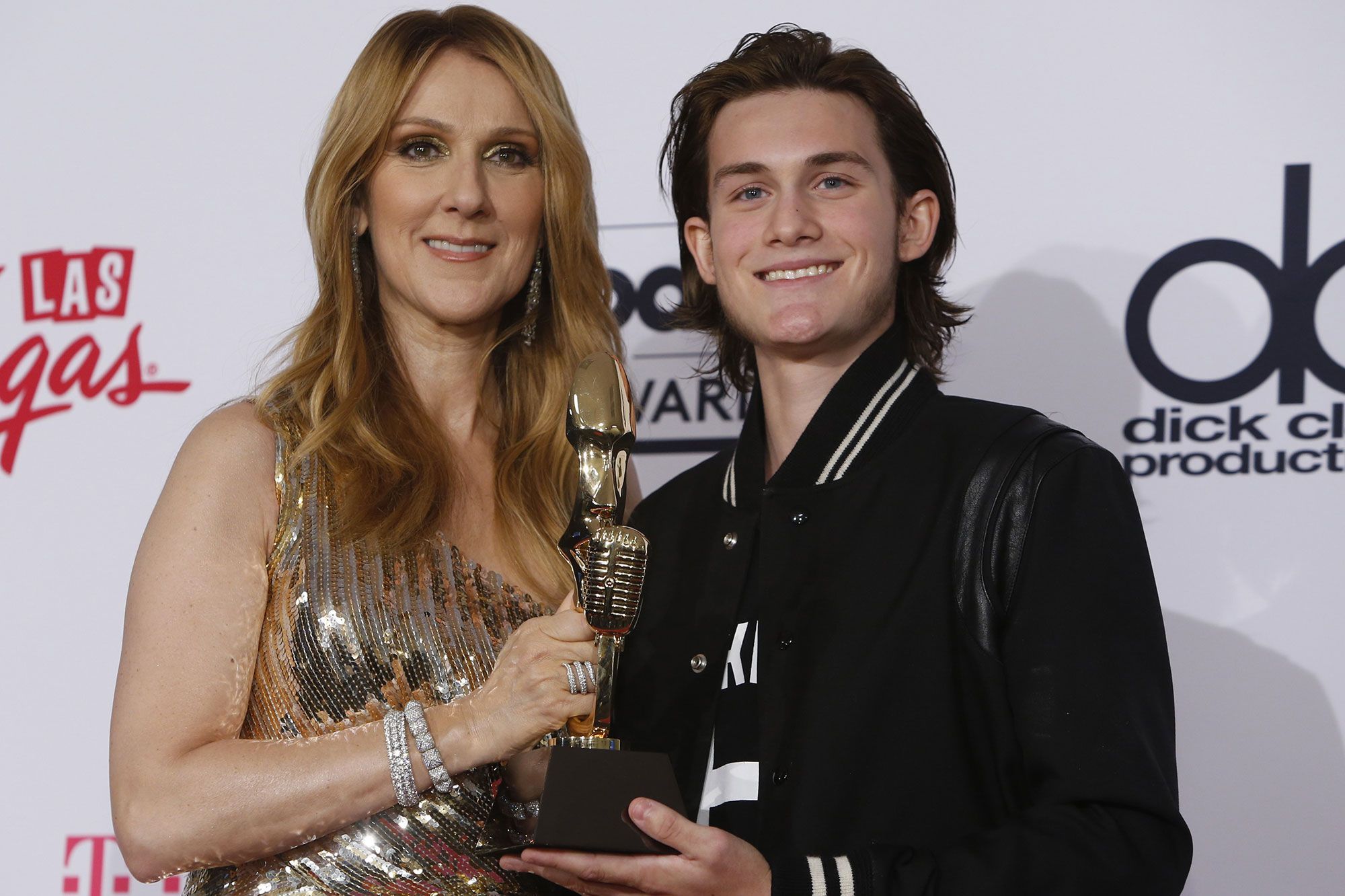 Céline Dion évoque "ses conversations intimidantes" avec son fils aîné sur la sexualité