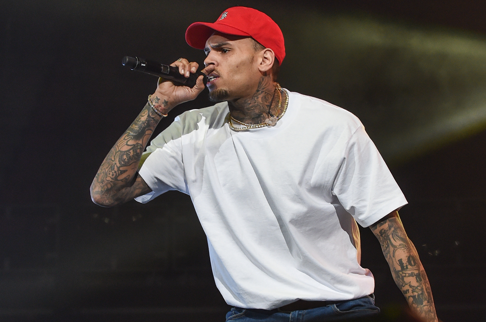 Chris Brown aurait-il jeté une malédiction sur un enfant ? Une mère demande au chanteur de libérer son fils du mal !