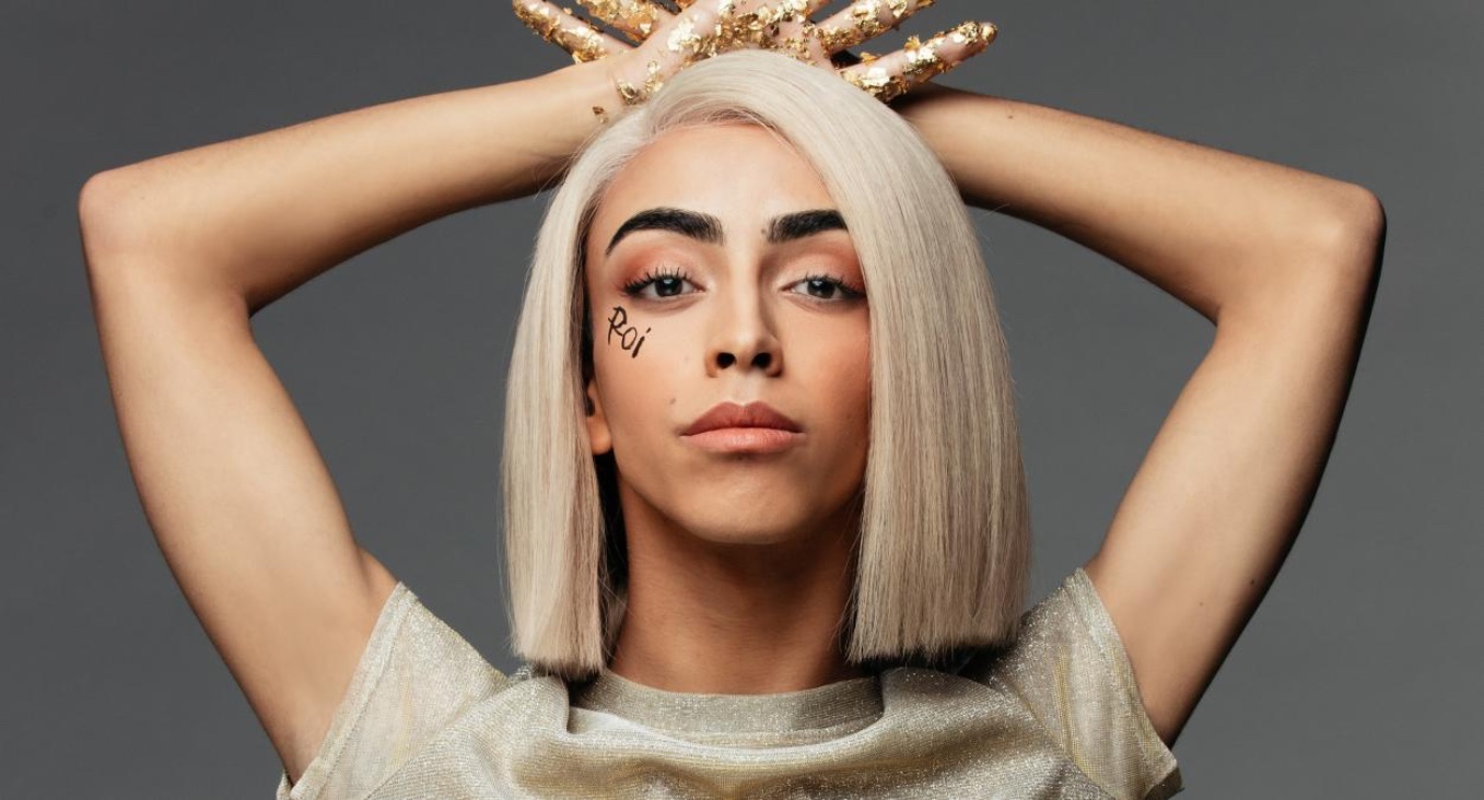 Bilal Hassani amoureux : Le chanteur prend la pose avec son chéri !