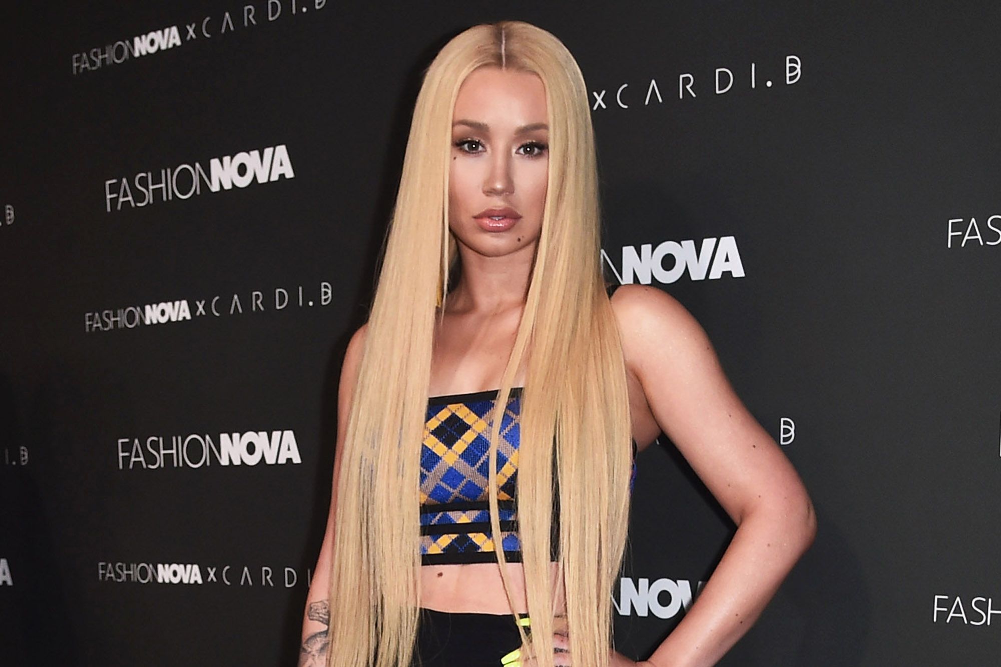 Iggy Azalea piégée sur un shooting ? La rappeuse porte plainte après des photos de nu !