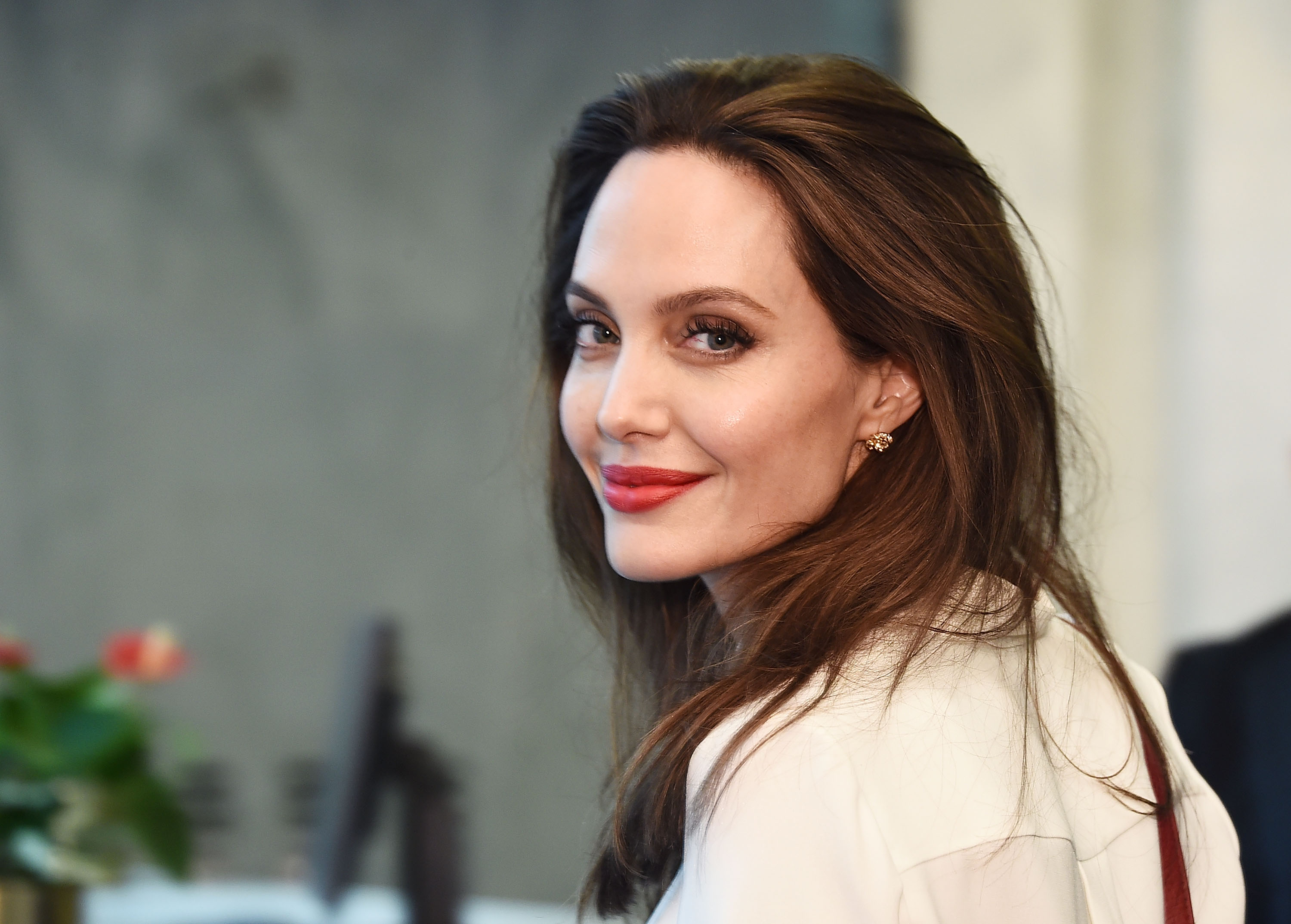 Angelina Jolie prête à tourner la page et à rencontrer un homme ?