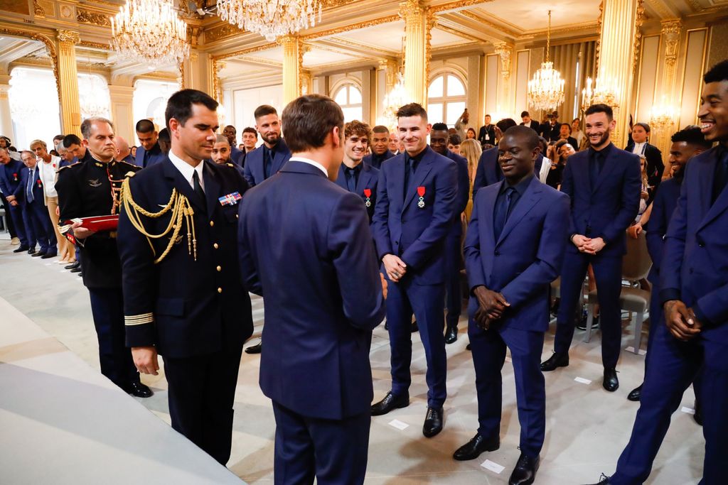 Football : Emmanuel Macron a remis la Légion d’honneur aux Bleus champions du monde