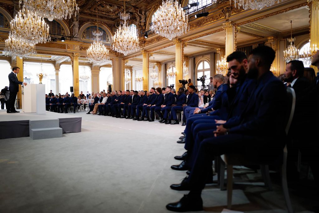 Football : Emmanuel Macron a remis la Légion d’honneur aux Bleus champions du monde