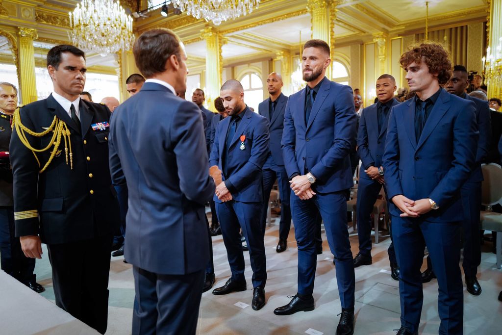 Football : Emmanuel Macron a remis la Légion d’honneur aux Bleus champions du monde